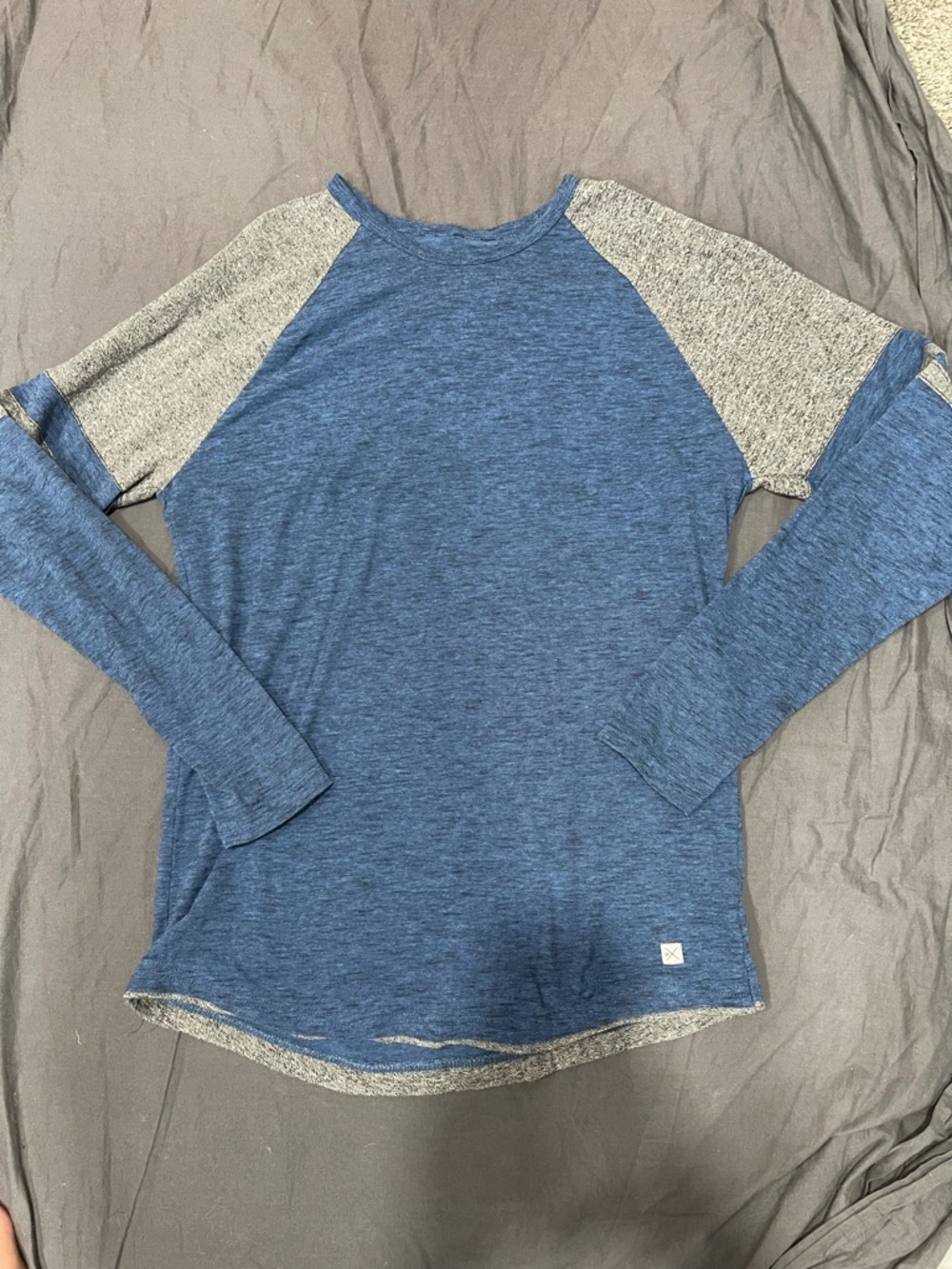Casual Long Sleeve Raglan Tee in Blue and Gray
